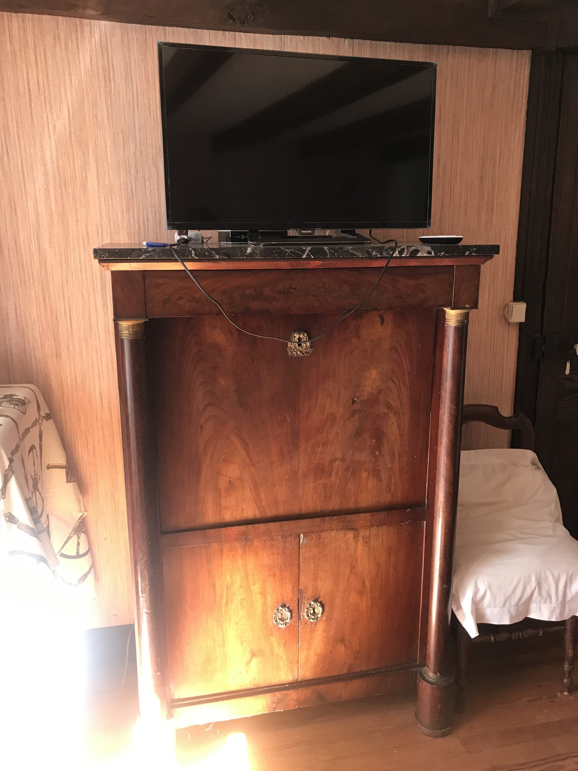 Chambre 4 meuble télé et télévision